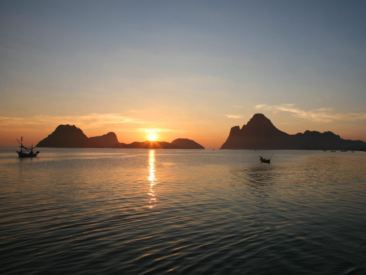 Prachuap Beach Hotel Prachuap Khiri Khan Ngoại thất bức ảnh